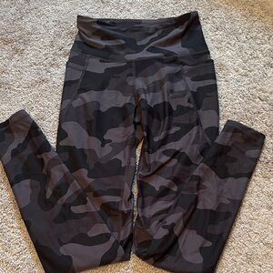 Old Navy Active Camouflage Leggings